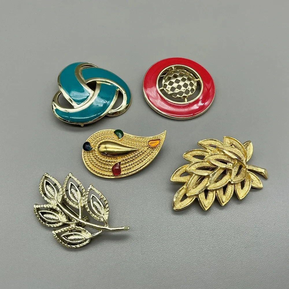 N/A vintage brooch